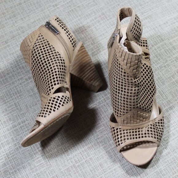 Vince Camuto Size 8.5 Laser Cut Neutral Peep Toe Ankle Booties - Picture 1 of 6